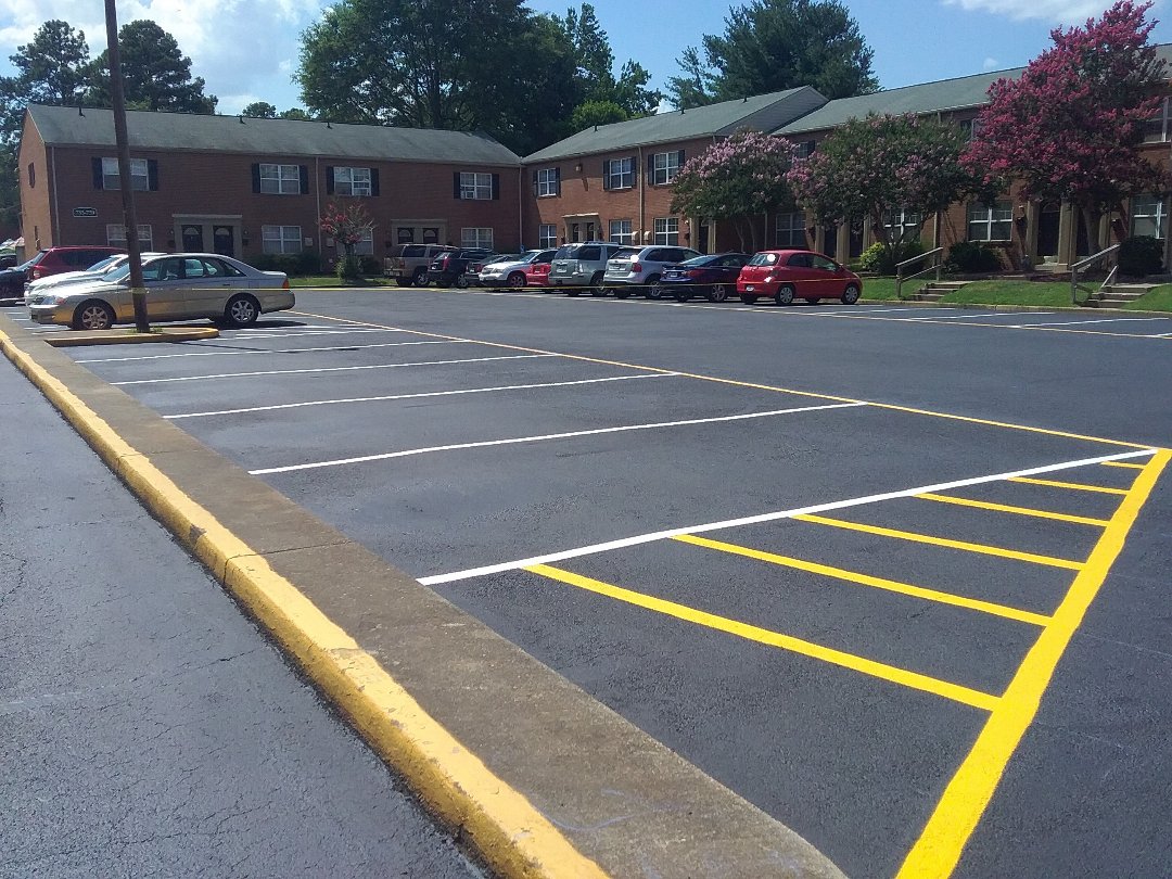 Read more about the article Parking lot sealcoating and line striping in Richmond VA